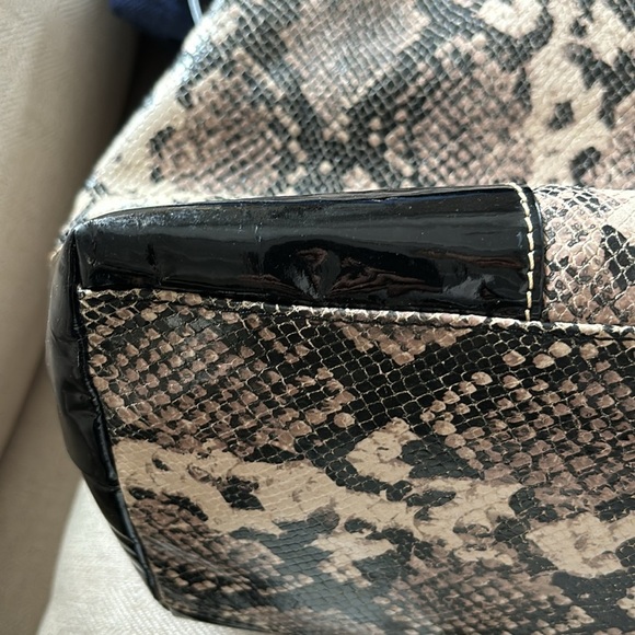 Dooney & Bourke shoulder snake skin and patent leather - Picture 15 of 17